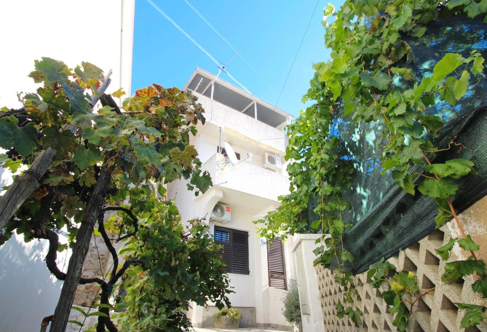 Apartments Bugi Башка Екстер'єр фото